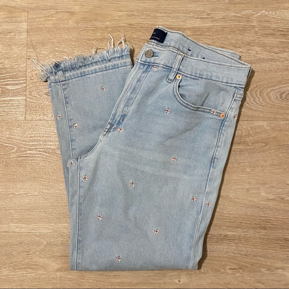 Gap light wash jeans with embroidered white and pink flowers! Size 30.